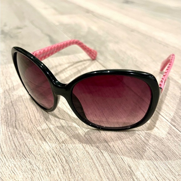 Vince Camuto Women’s Sunglasses Black Pink VC196B main image 7